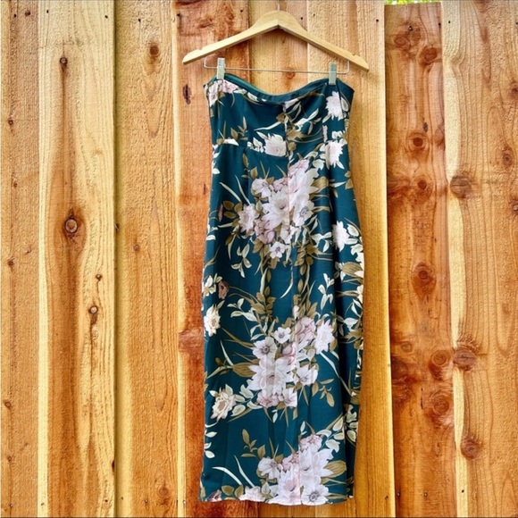 Green and Blush Floral Strapless Sweetheart Tulip Midi Dress 🌿 - Picture 8 of 9